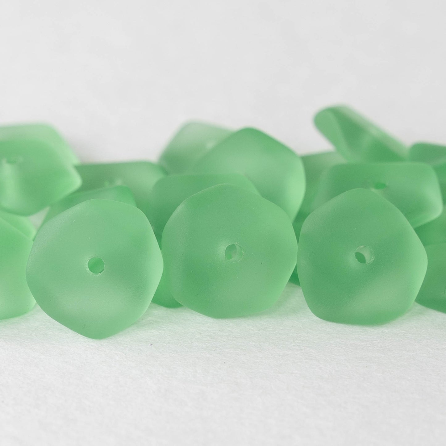 14mm Wavy Rondelle - Peridot - 10 Beads