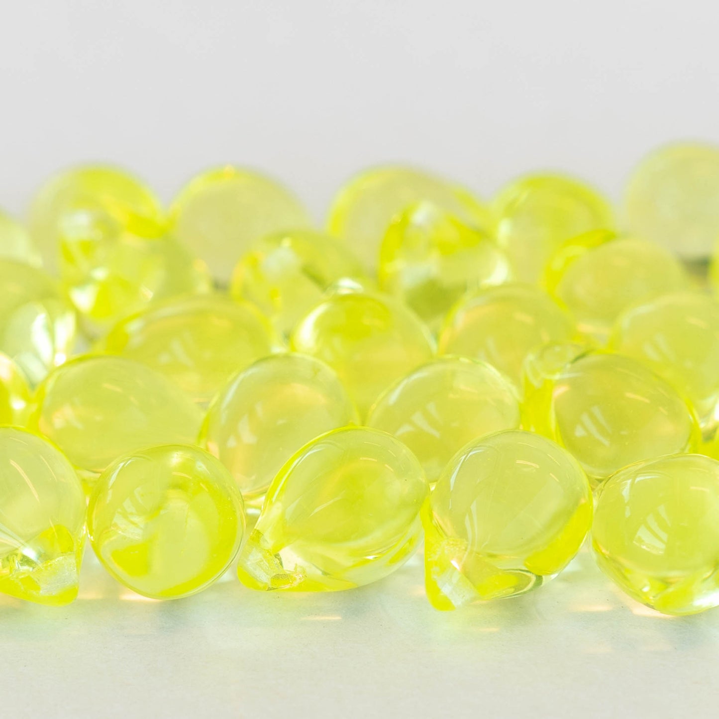 10x14mm Glass Teardrop Beads - Transparent Jonquil -
