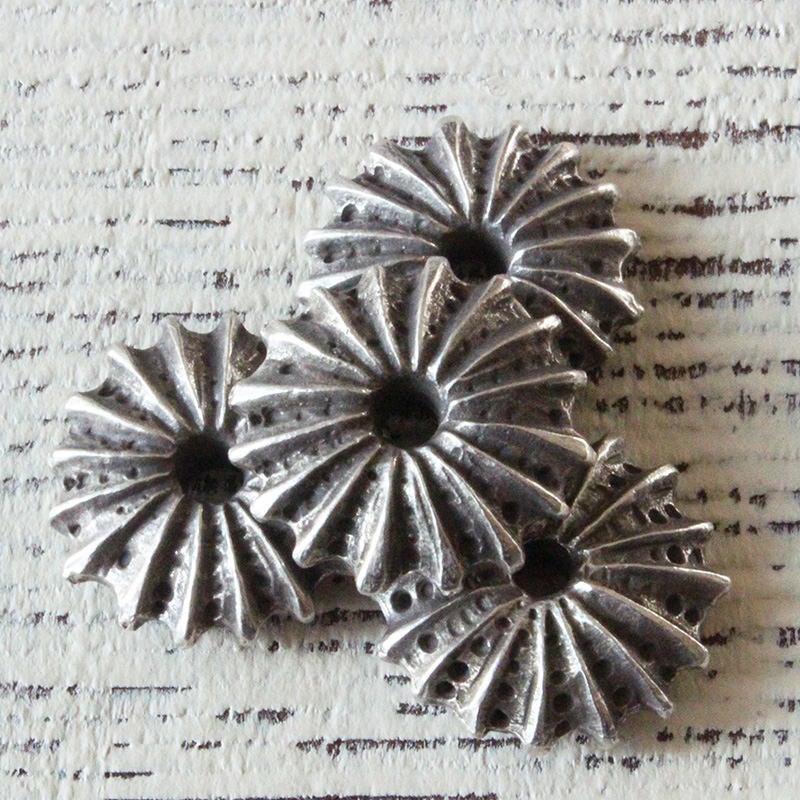 19mm Mykonos Metal Flat Sea Urchin Beads - Pewter