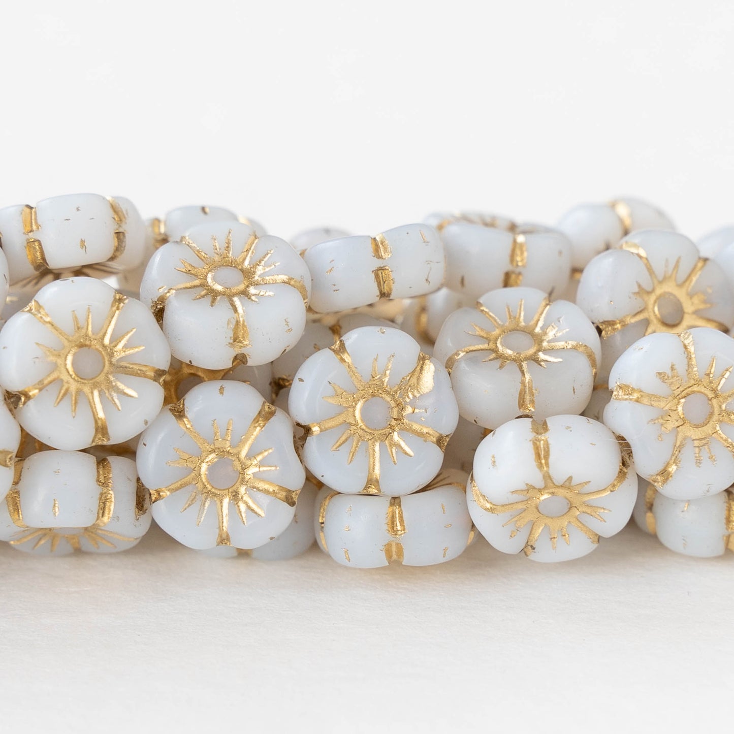 10mm Glass Pansy Flower Beads - Opaque White with Gold Wash - 20 Beads