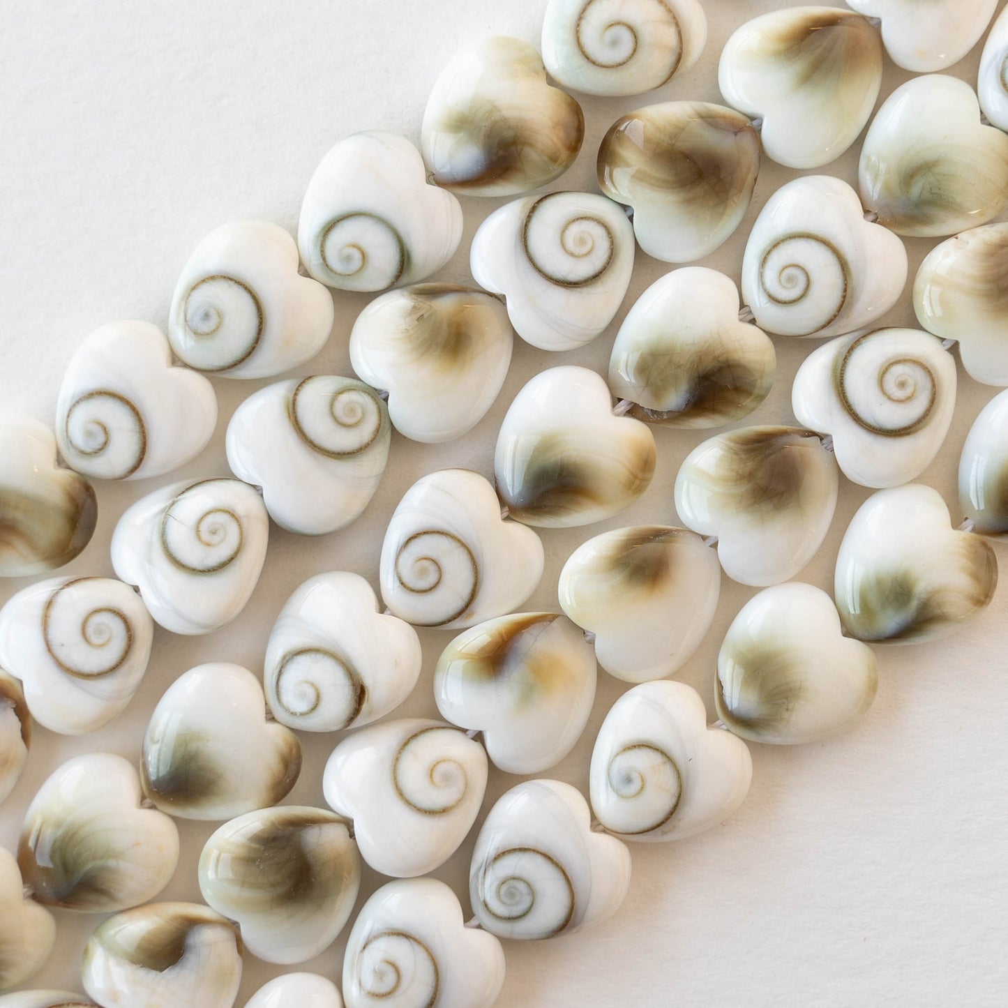 Load image into Gallery viewer, 10mm Shiva Shell Heart Beads - 10
