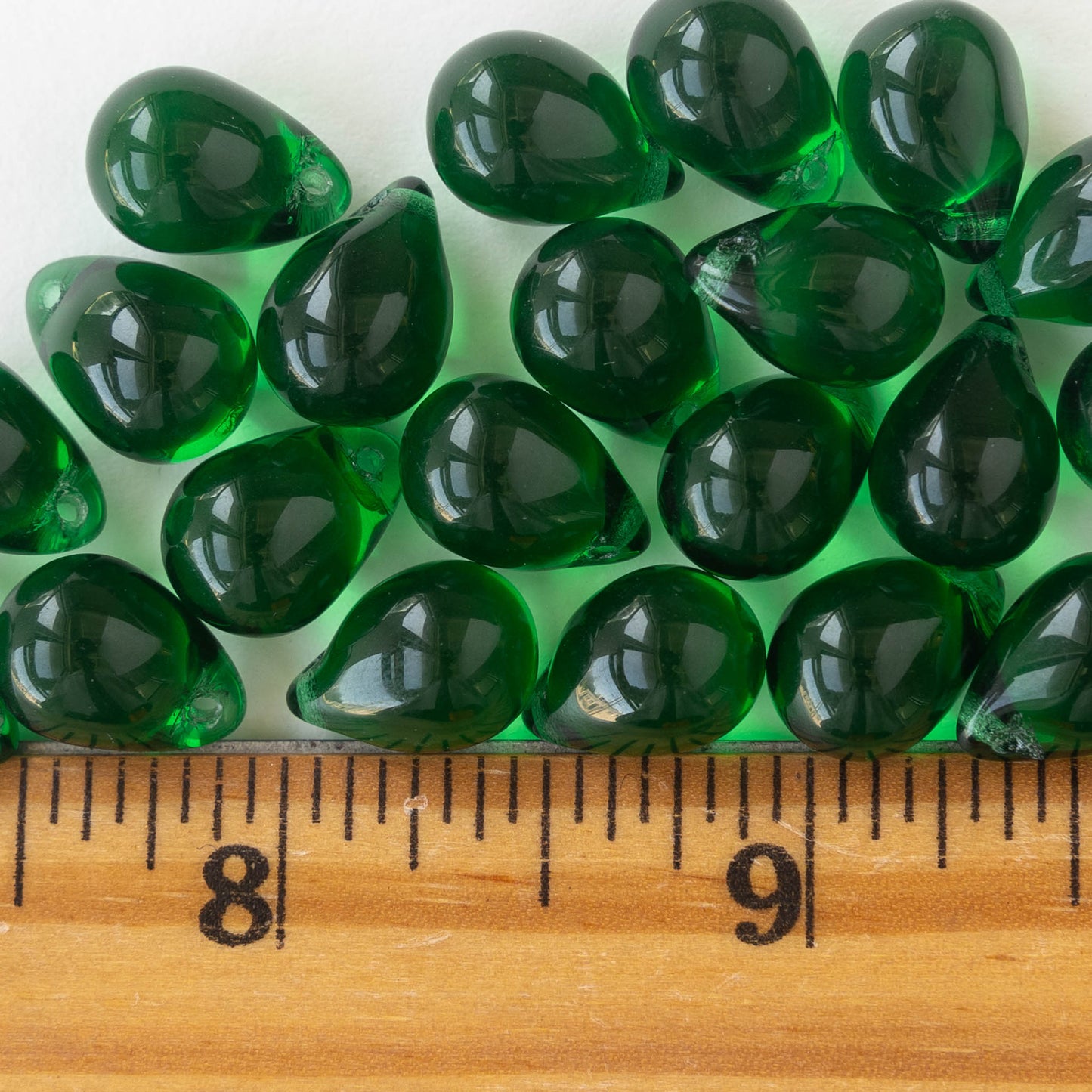 Load image into Gallery viewer, 10x14mm Glass Teardrop Beads - Emerald Green
