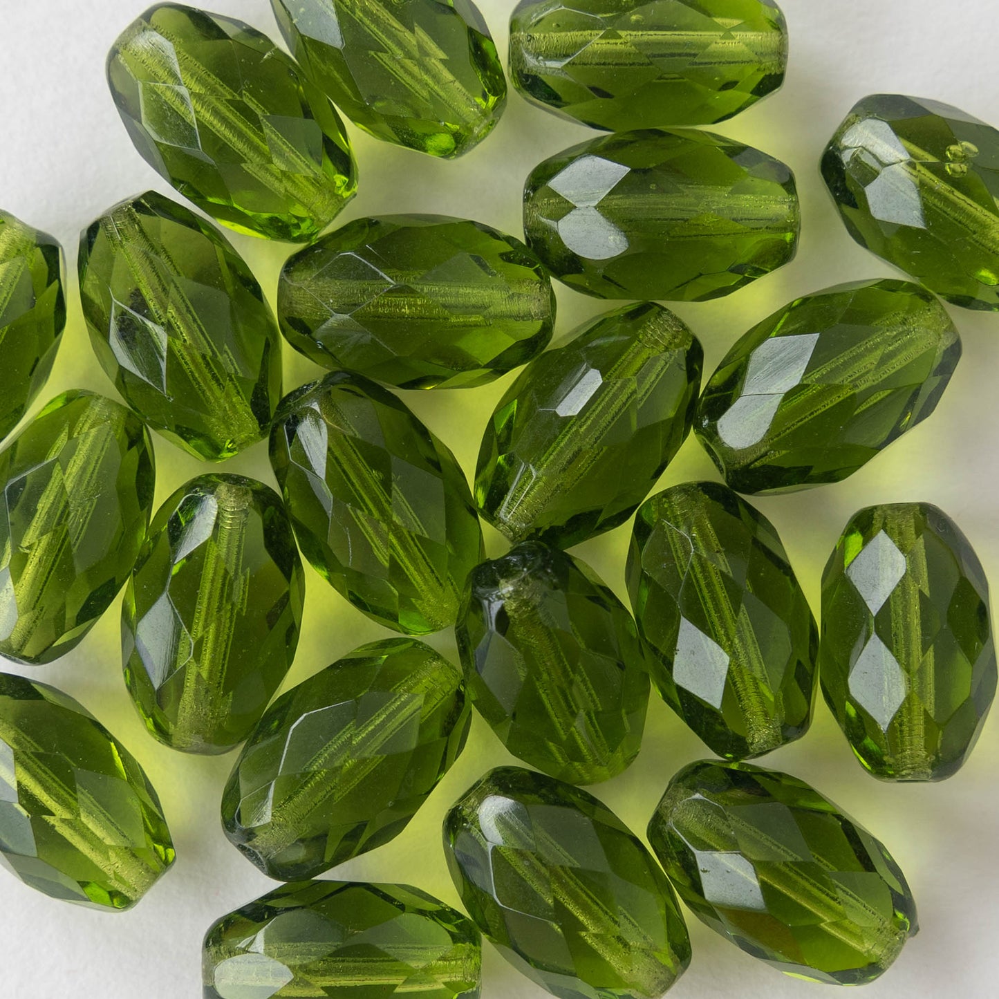 Load image into Gallery viewer, 10x15mm Firepolished Glass Oval Beads - Olivine - 8 Beads
