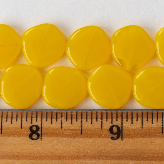 15mm Coin Beads - Yellow Opaline - 10 beads