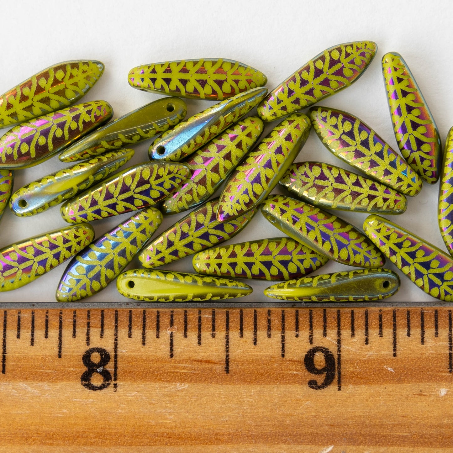 16mm Glass Dagger Beads - Wasabi Green Iris - 25