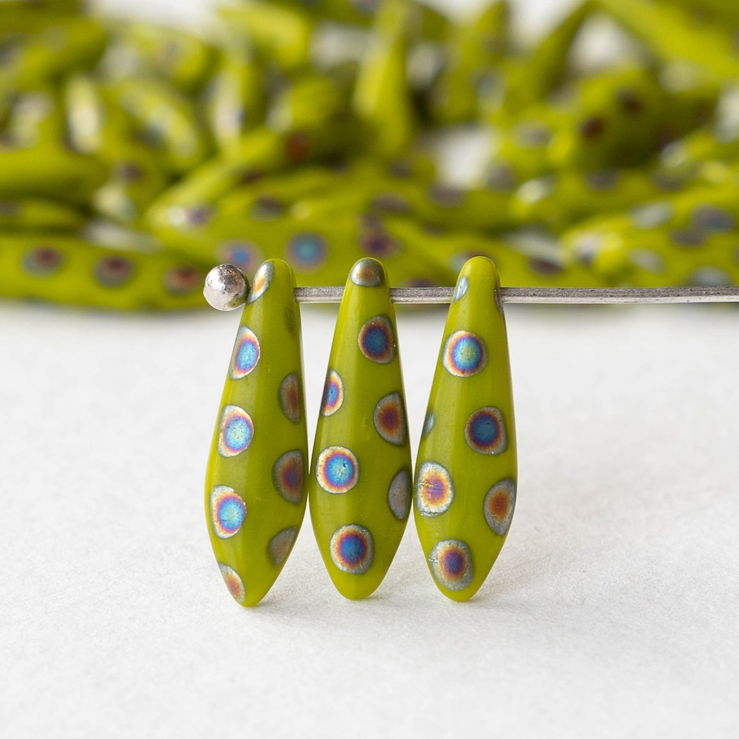 16mm Glass Dagger Beads - Opaque Lime Peacock - 50 beads