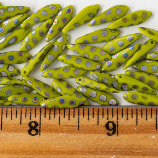 16mm Glass Dagger Beads - Opaque Lime Peacock - 50 beads