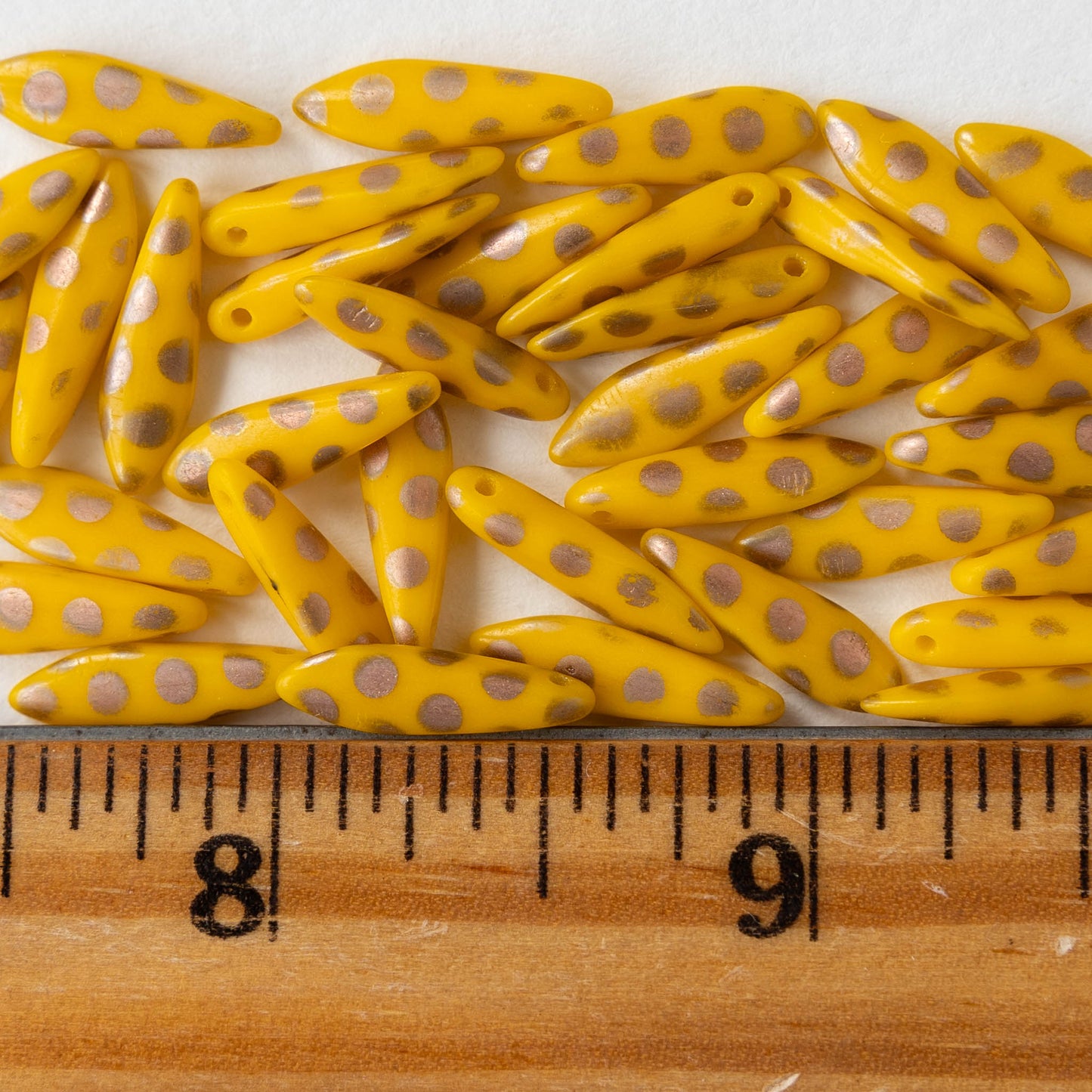 16mm Glass Dagger Beads - Opaque Yellow with Copper - 50 beads