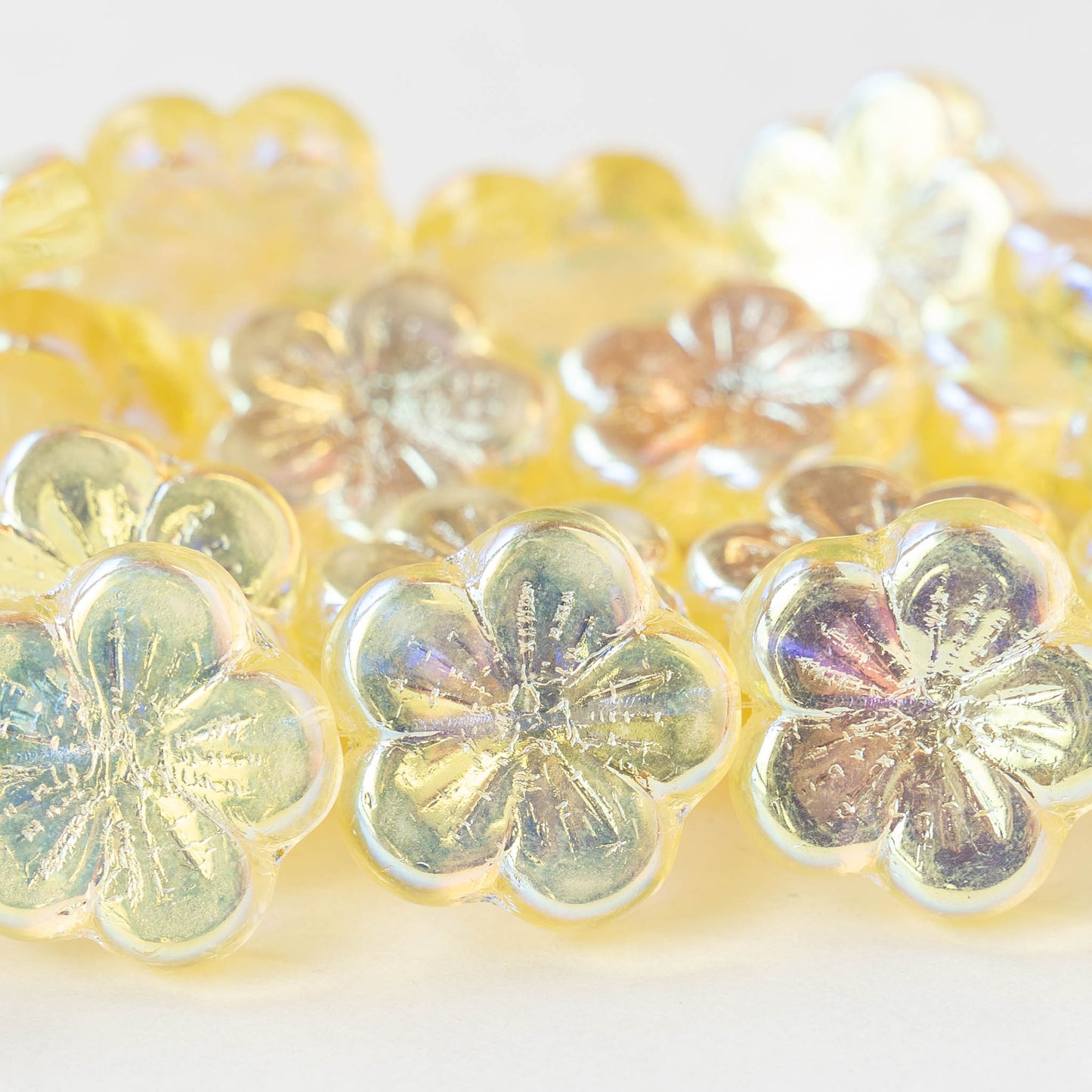 Load image into Gallery viewer, 20mm Flower - Mellow Yellow AB - 10 beads

