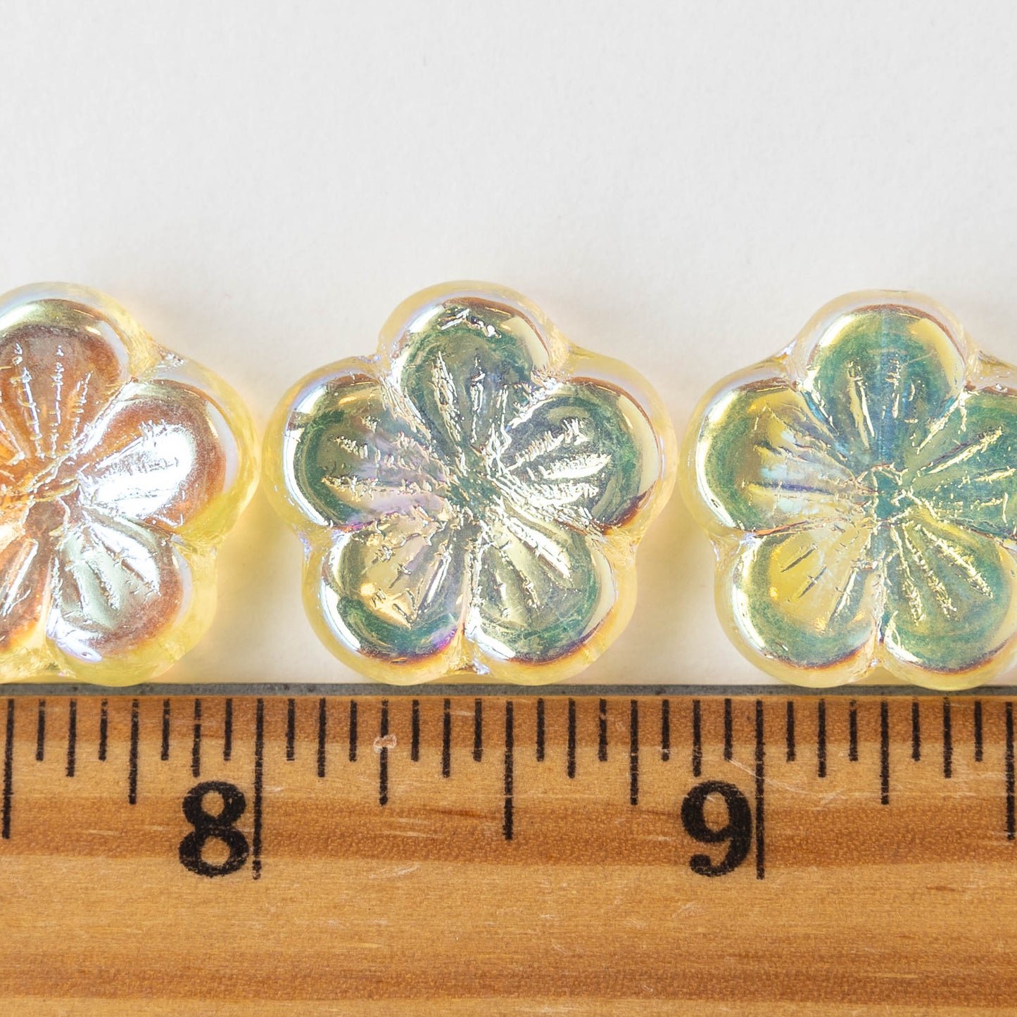 Load image into Gallery viewer, 20mm Flower - Mellow Yellow AB - 10 beads
