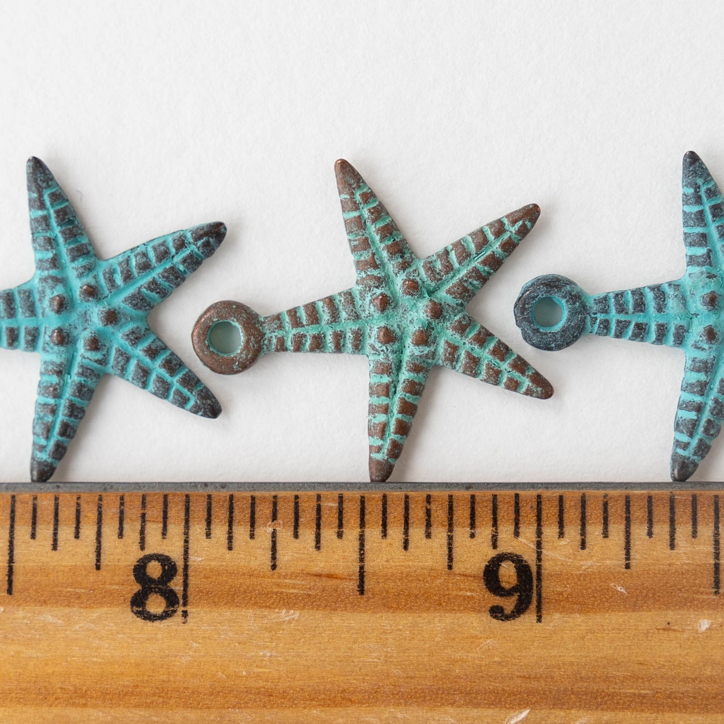 24mm Mykonos Metal Starfish Charm - Verde Gris Patina