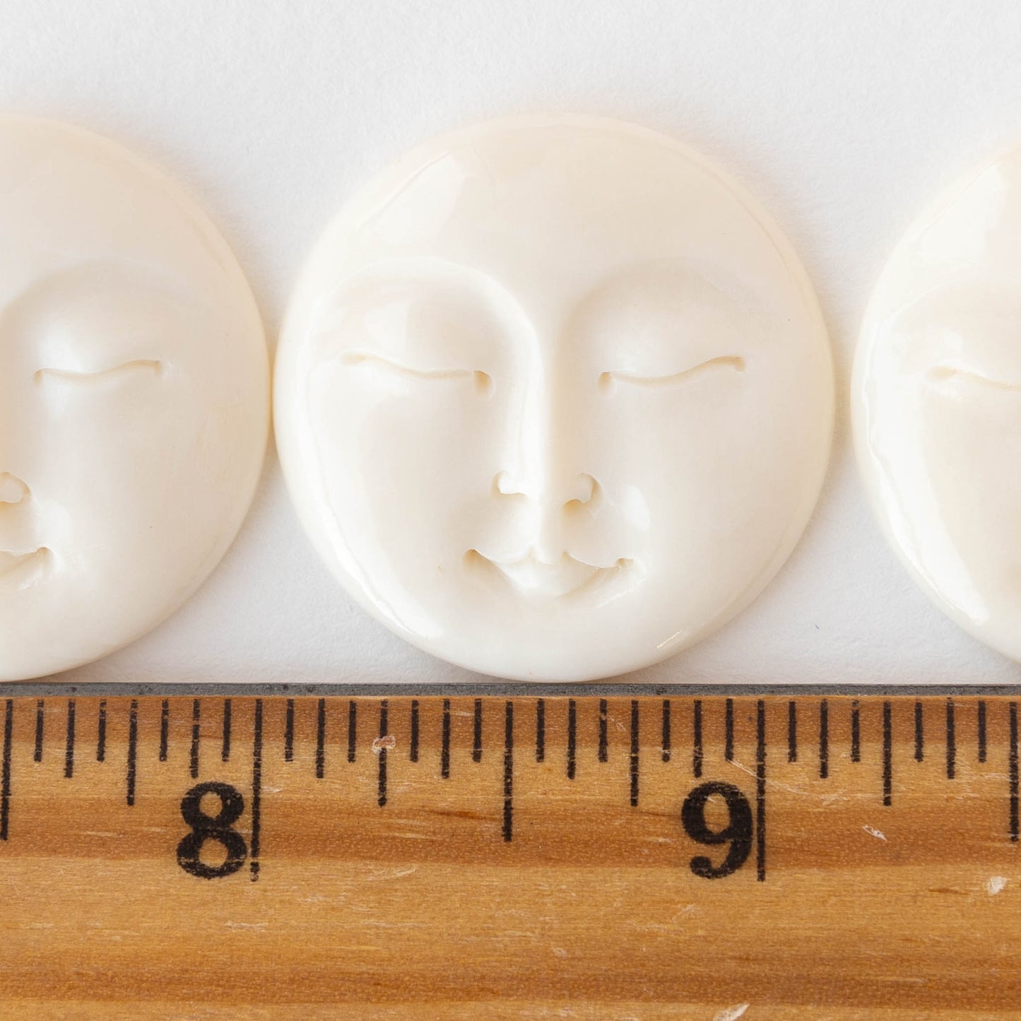 Load image into Gallery viewer, 29mm Moon Face Pendant - Closed Eyes

