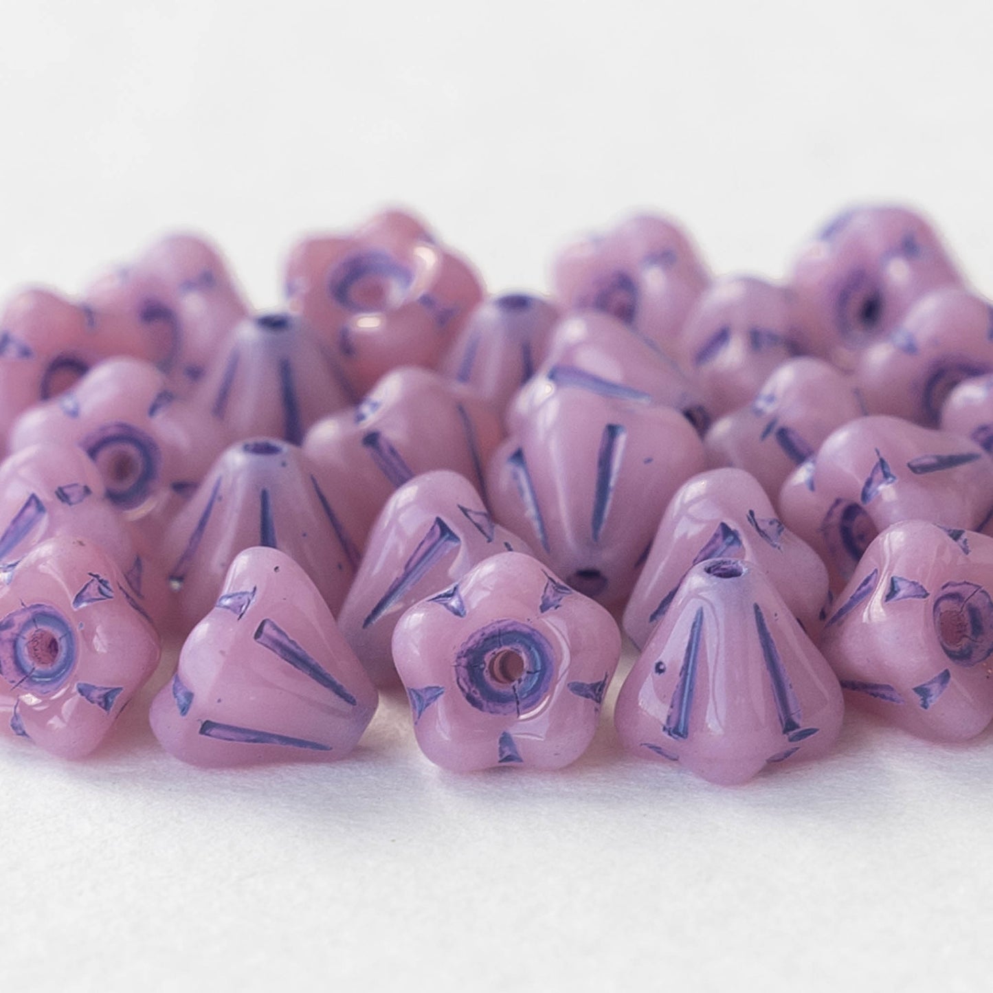 Load image into Gallery viewer, 4x6mm Bell Flower Beads - Lavender with Blue - 30 Beads
