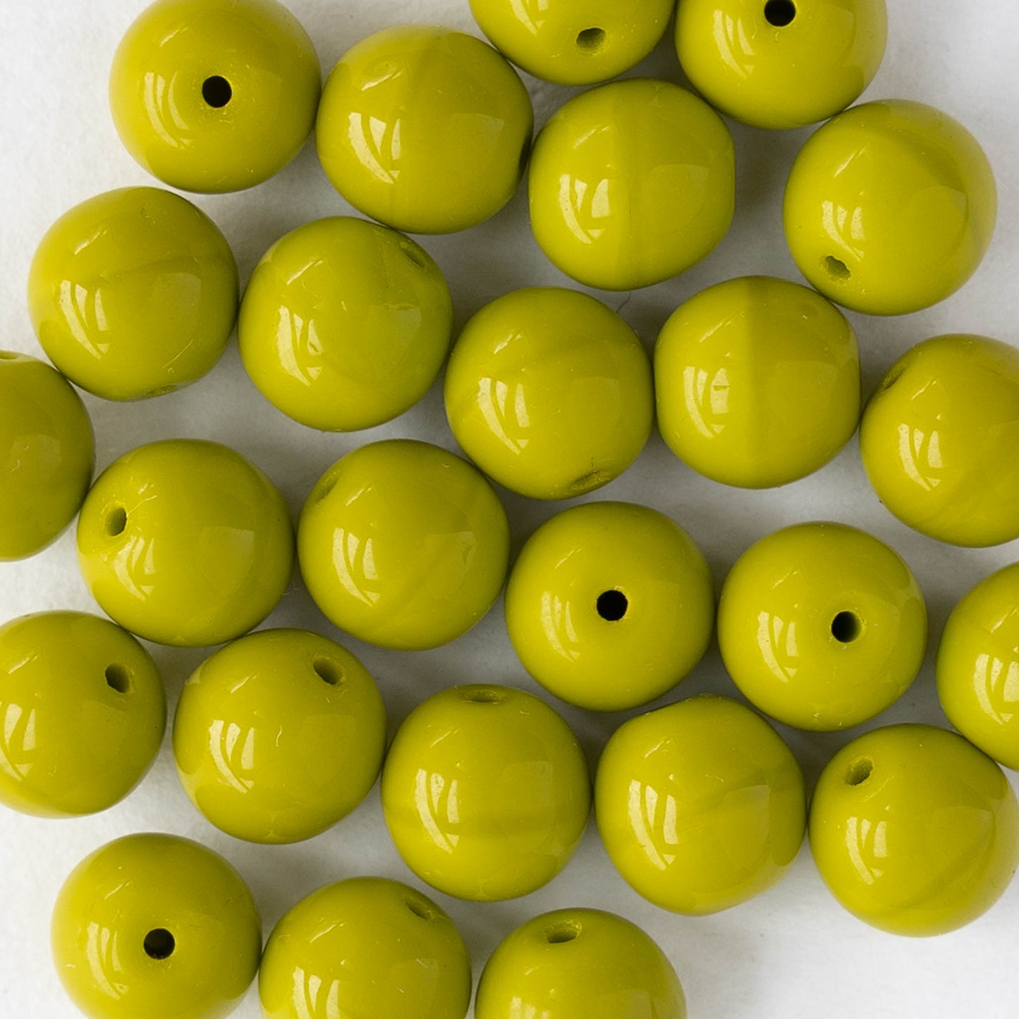8mm Round Glass Beads - Opaque Green - 20 Beads