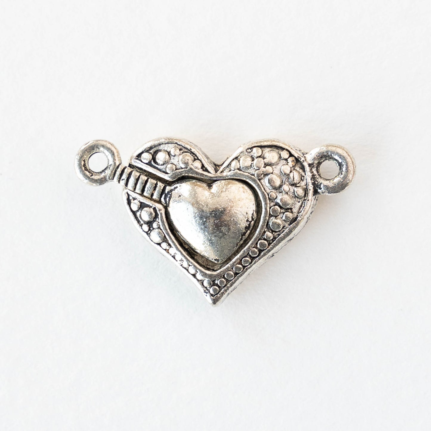 Magnetic Heart Clasp - Antiqued Silver - 1 clasp