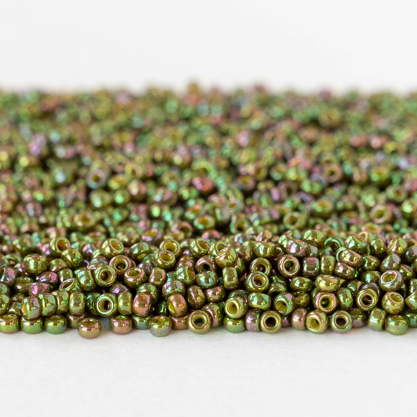 11/0 Glass Seed Beads - Light Green Iris - 10 grams