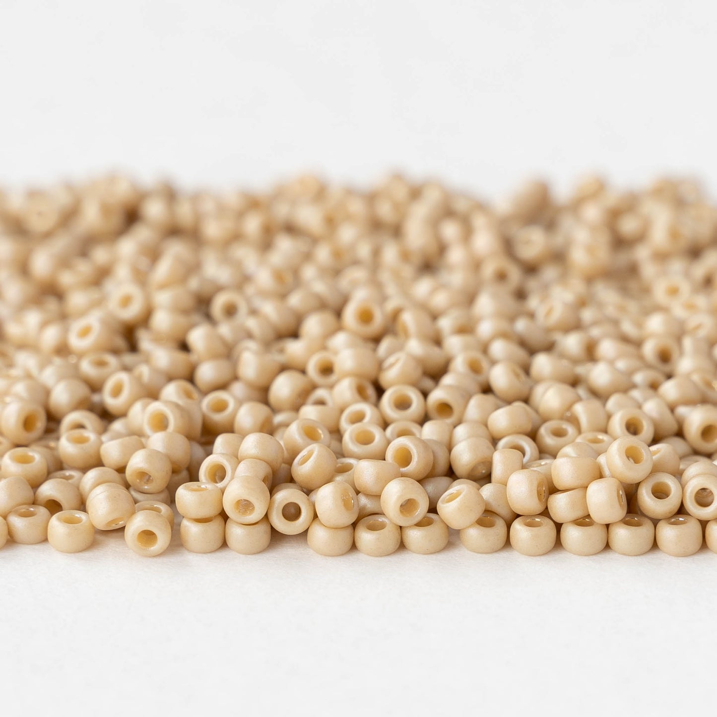 Size 8/0 Glass Seed Beads - Ivory Rainbow - 10 grams