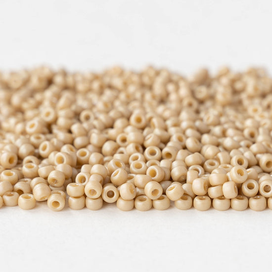 Size 8/0 Glass Seed Beads - Ivory Rainbow - 10 grams