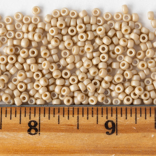 Size 8/0 Glass Seed Beads - Ivory Rainbow - 10 grams