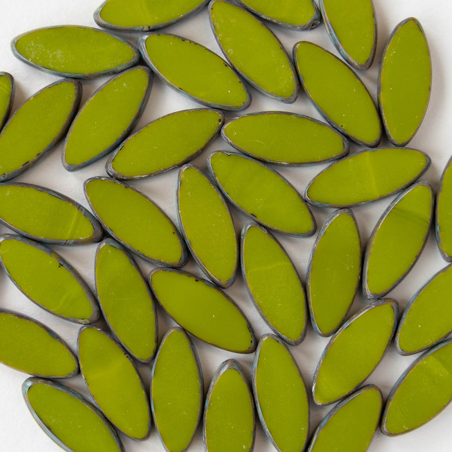 18mm Spindle Beads - Olive Green with Picasso Edges - 10 beads