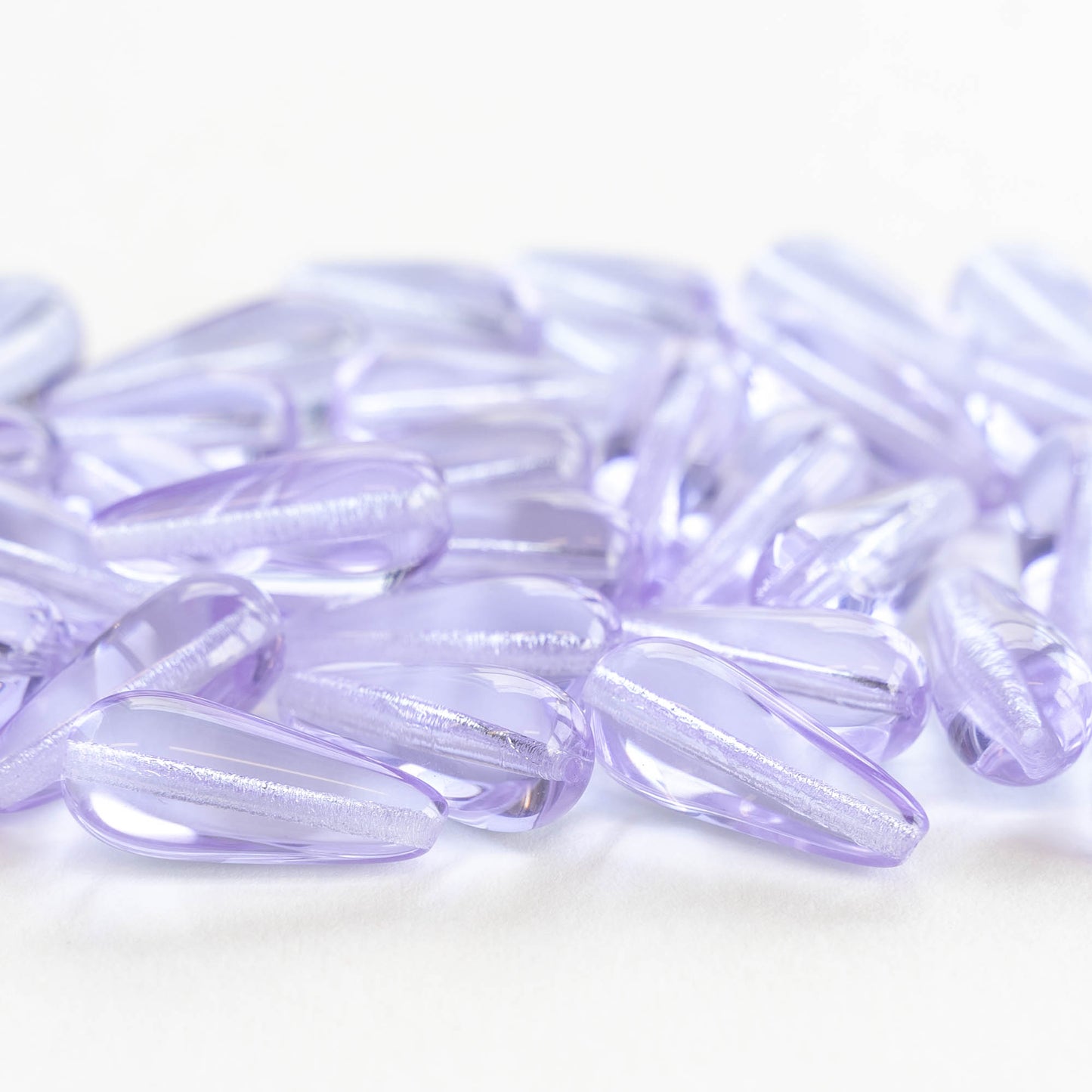 9x20mm Long Drilled Drops - lt. Lilac - 20 Beads