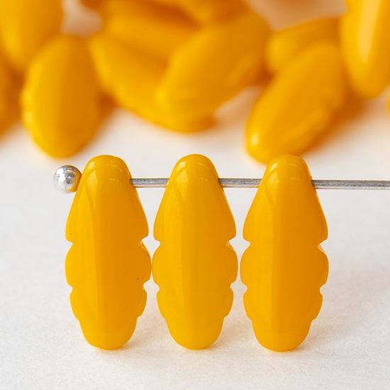 Retro Dagger Beads - Golden Yellow - 30 beads