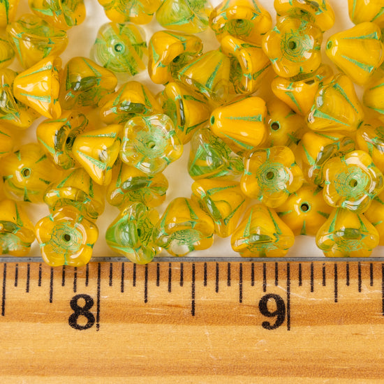 Load image into Gallery viewer, 6x8mm Trumpet Flower Beads - Orange and Green - 30 beads

