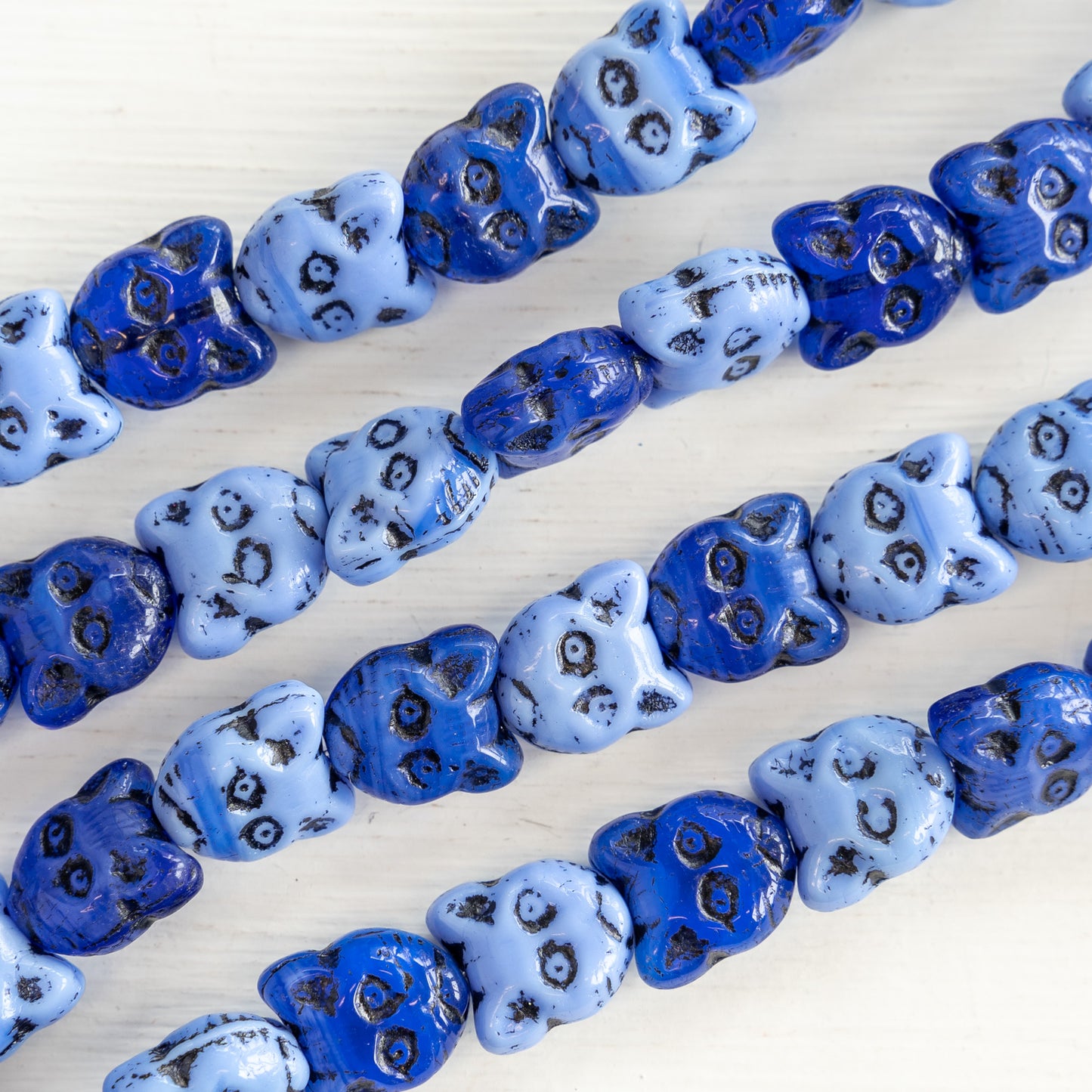 Load image into Gallery viewer, 12mm Glass Cat Beads - Blue Mix with Black Wash - 10 Beads
