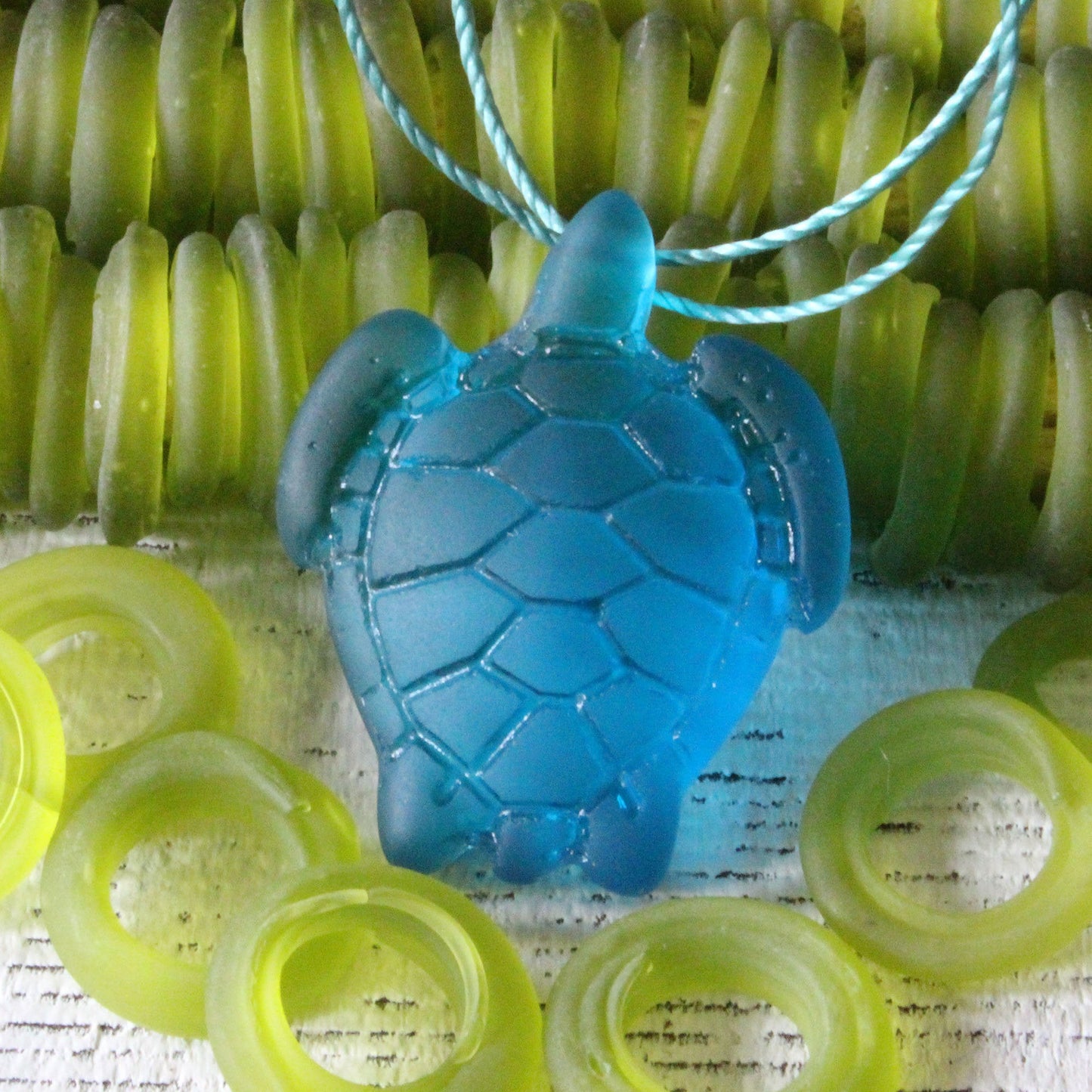 Load image into Gallery viewer, Large Frosted Glass Turtle Pendant - Teal - 2 Beads
