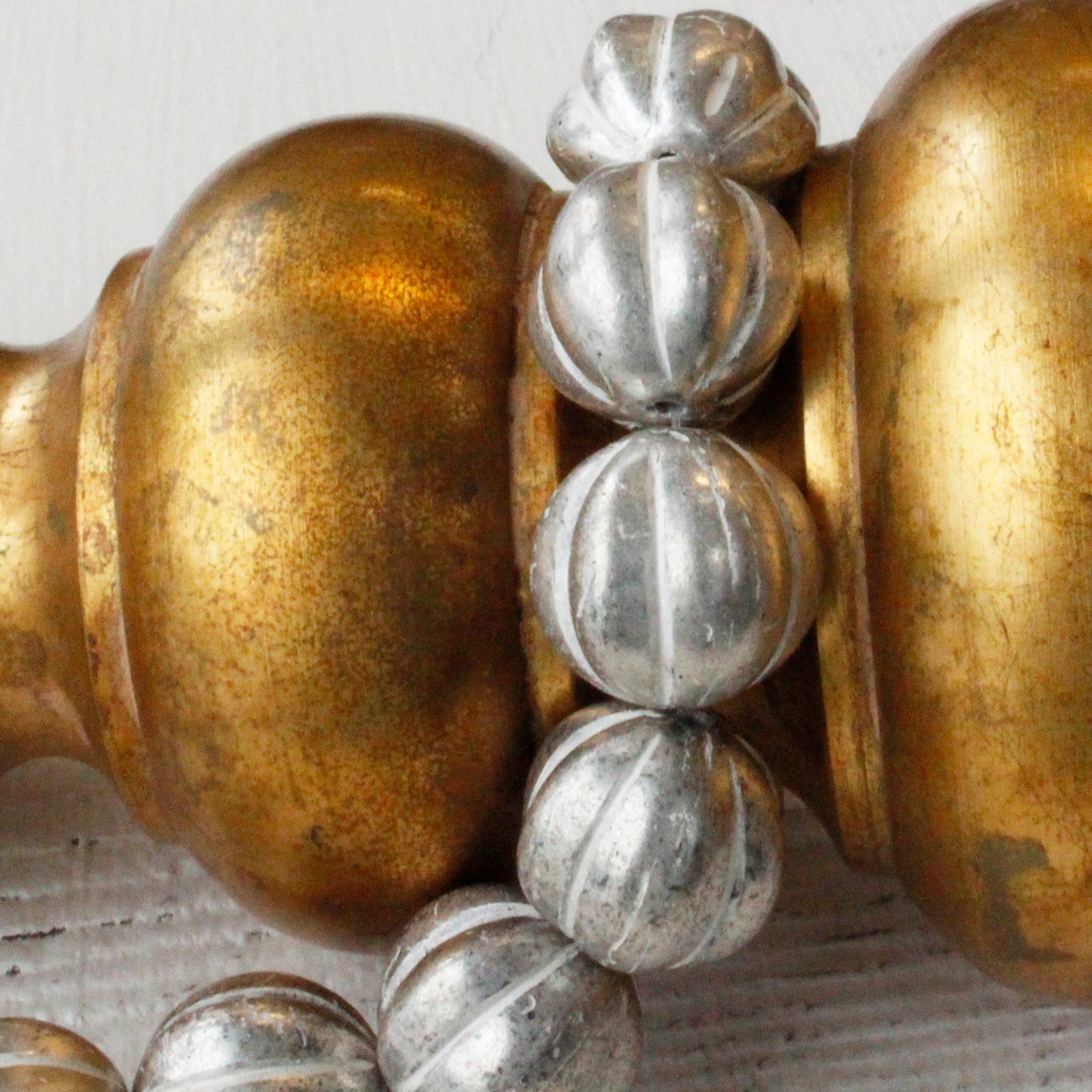 Load image into Gallery viewer, 14mm Melon Beads - Antique Silver - 10 Beads

