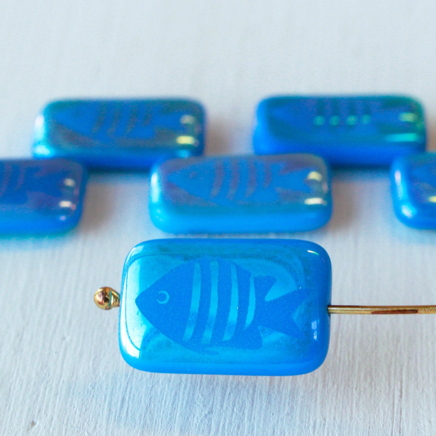 Load image into Gallery viewer, 12x19mm Glass Fish Beads - Blue - 6 Beads
