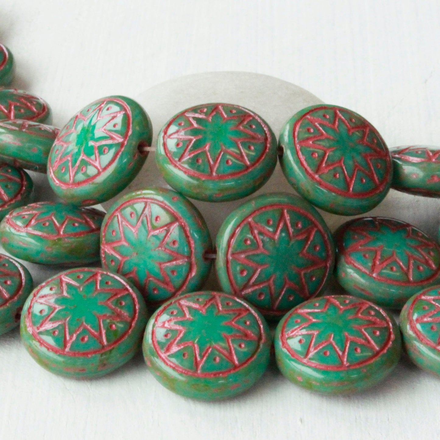 Load image into Gallery viewer, 13mm Star of Ishtar - Green with Red Wash

