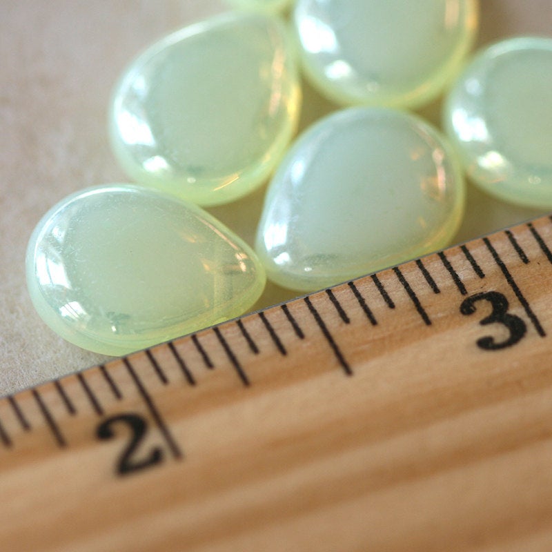Load image into Gallery viewer, 12x16mm Flat Glass Teardrop Beads - Yellow Luster - 25 Beads

