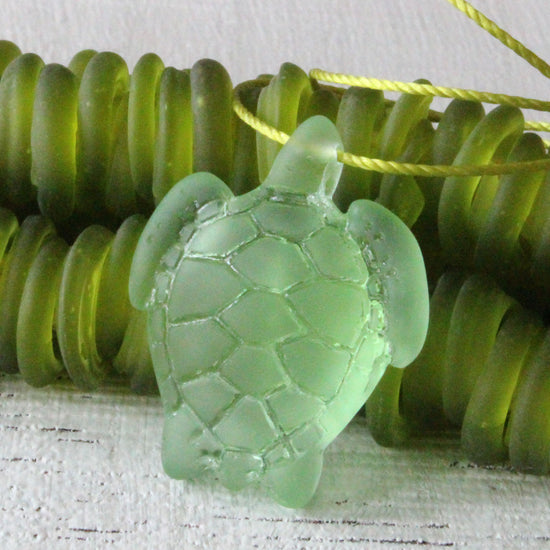 Load image into Gallery viewer, 27x35mm Frosted Glass Turtle Pendant - Peridot - 2 Beads
