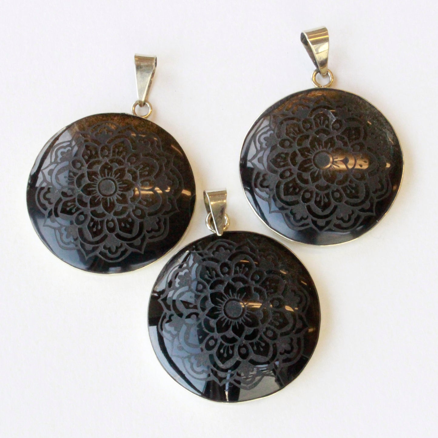 Load image into Gallery viewer, Mandala Pendant - Etched Onyx -  1 Pendant
