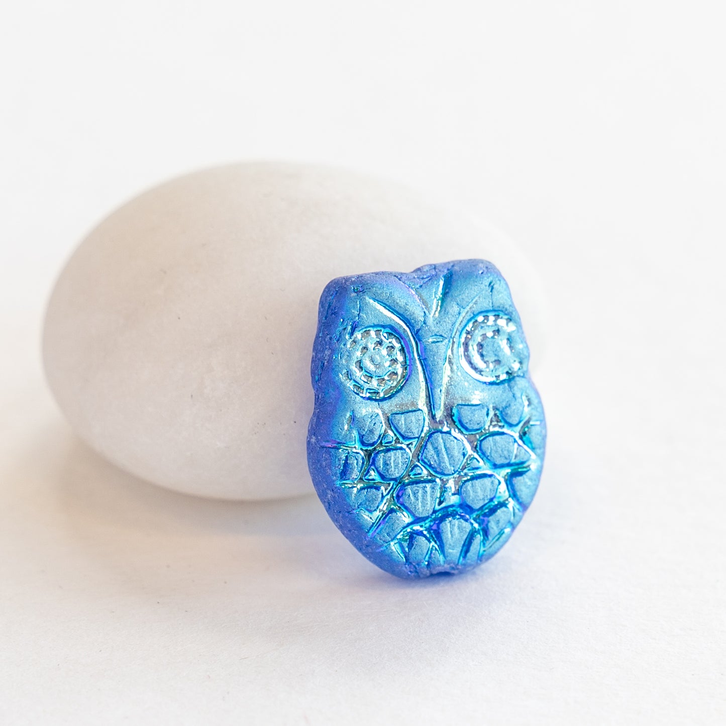 Load image into Gallery viewer, Glass Owl Beads - Cobalt Blue AB - 2 or 10
