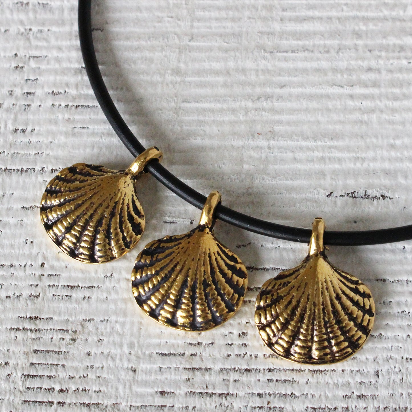 15mm Mykonos Metal Scallop Shell Beads - Antiqued Gold