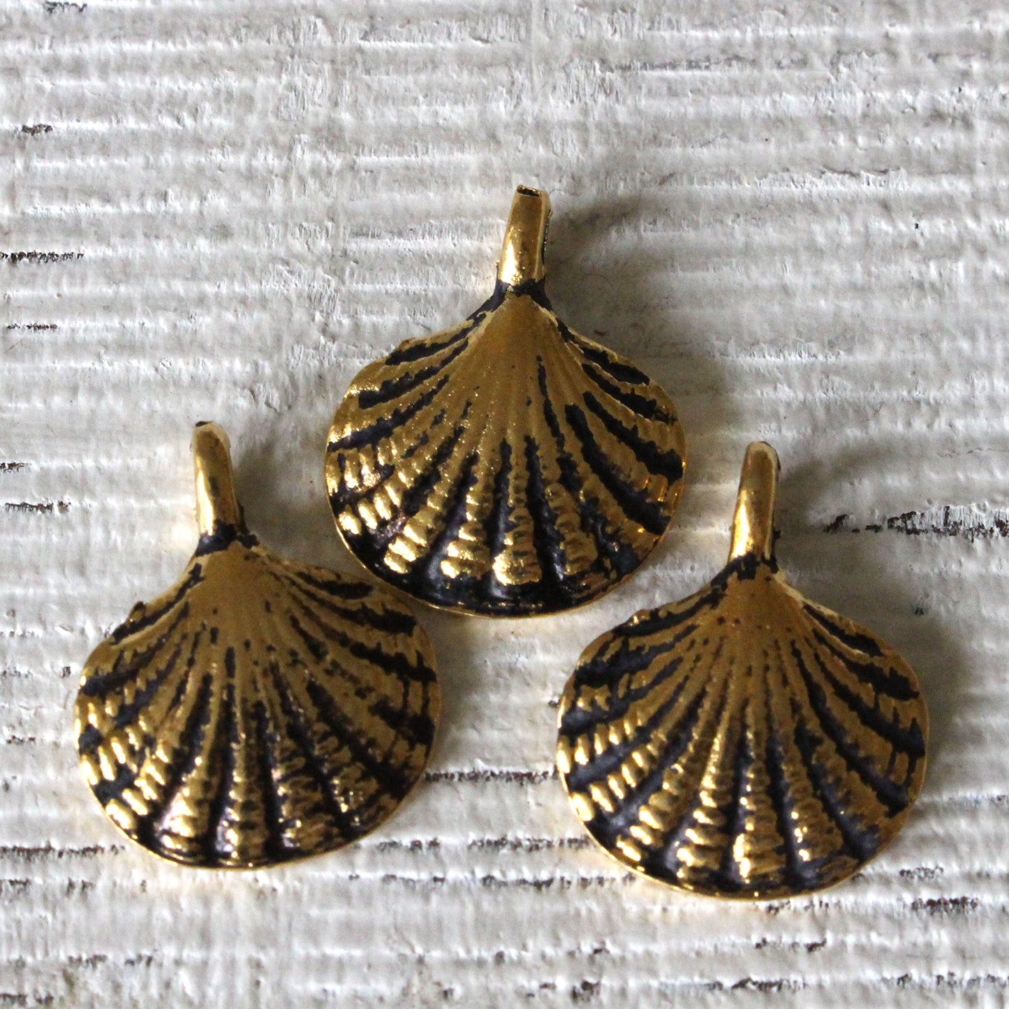 15mm Mykonos Metal Scallop Shell Beads - Antiqued Gold
